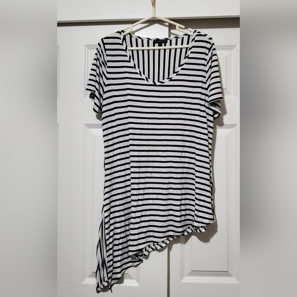 Lane Bryant Asymmetrical Top Sz. 14/16 - Picture 1 of 3